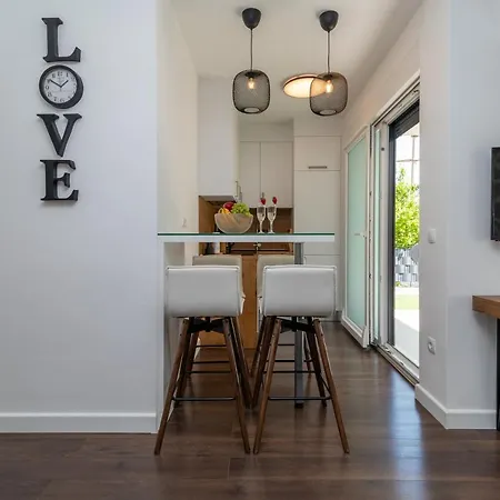 A&r - Seget Διαμέρισμα Τρογκίρ