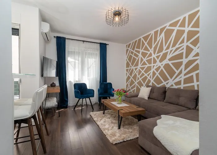 A&r - Seget Τρογκίρ